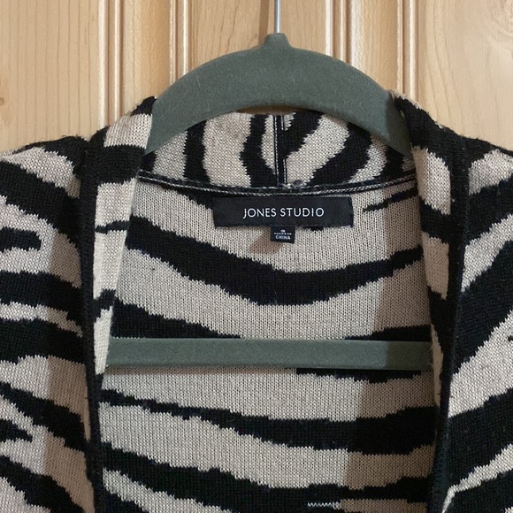 🖤 Zebra Long Cardigan - Picture 2 of 3